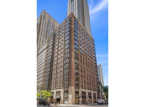 40 E Delaware Place, Chicago, IL 60611