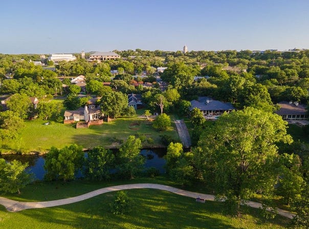 136 W Evergreen St, Boerne, TX 78006