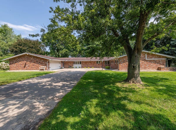 5026 Robinwood Drive, Monroe, MI 48161