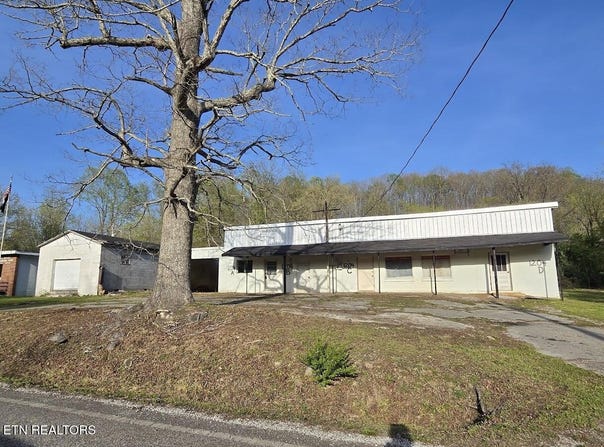 1204 Nashville Hwy, Lancing, TN 37770