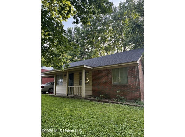 8301 Whitehead Drive, Southaven, MS 38671