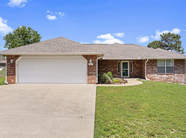 605 E 10th Street, Grove, OK 74344