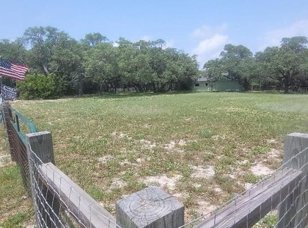519 N Fourth, ROCKPORT, TX 78382