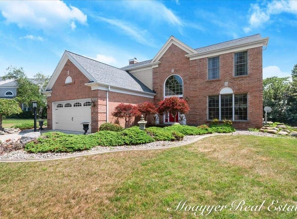 1518 Crystal Valley Court SE, Caledonia, MI 49316