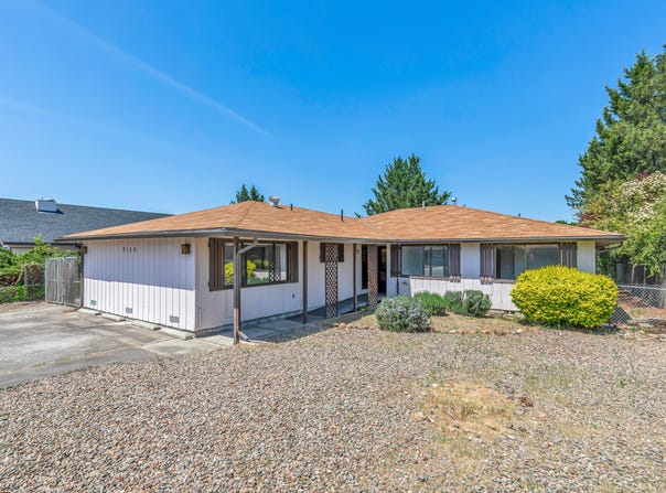 2139 Delta Waters Road, Medford, OR 97504