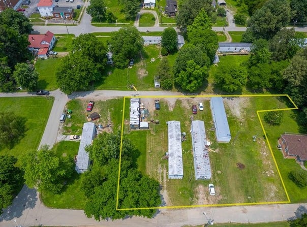 250 E 1st St, Calhoun, KY 42327