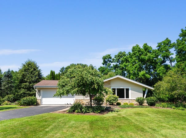 10615 N Oconnell Ln, Mequon, WI 53097