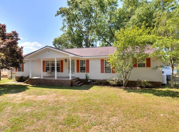1228 James Loop Road, Manning, SC 29102