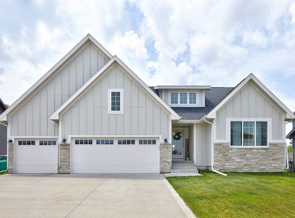 930 Wolf Creek Drive, Polk City, IA 50226