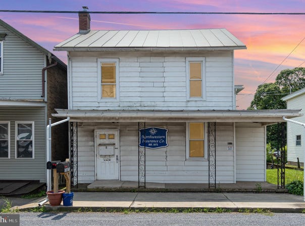 927 W MAIN STREET, VALLEY VIEW, PA 17983