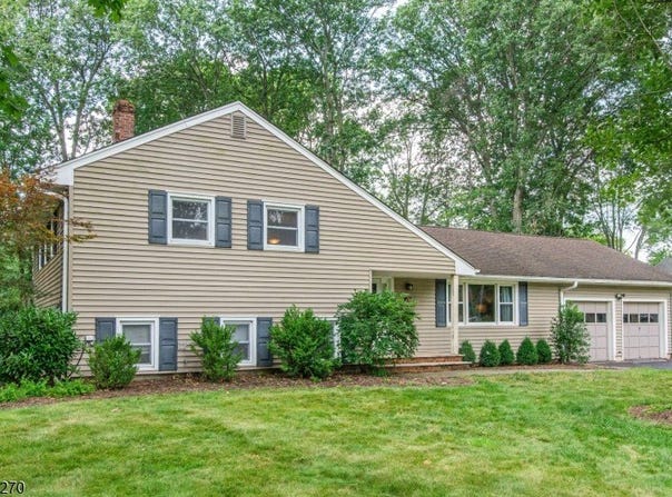 90 Greenbriar Dr, Berkeley Heights Twp., NJ 07922-1245