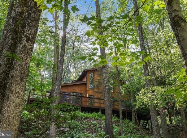 424 IROQUOIS LOOP, CANADENSIS, PA 18325