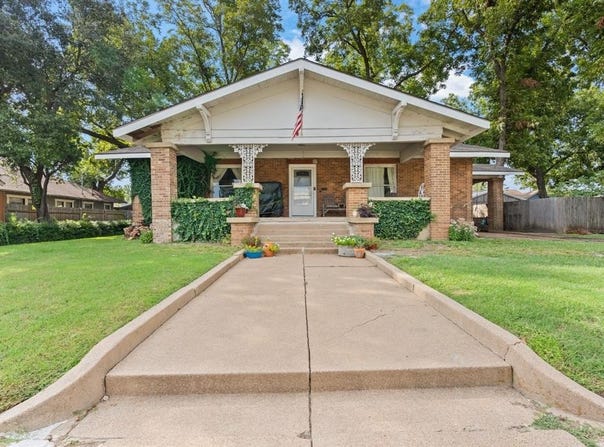 225 Featherston Street, Cleburne, TX 76033