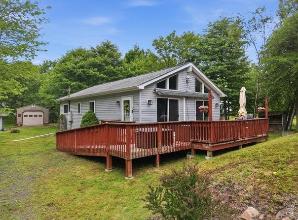10 Lenape Trail, Penn Forest Twp, PA 18210