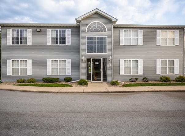 8211 Lincoln Circle, Merrillville, IN 46410