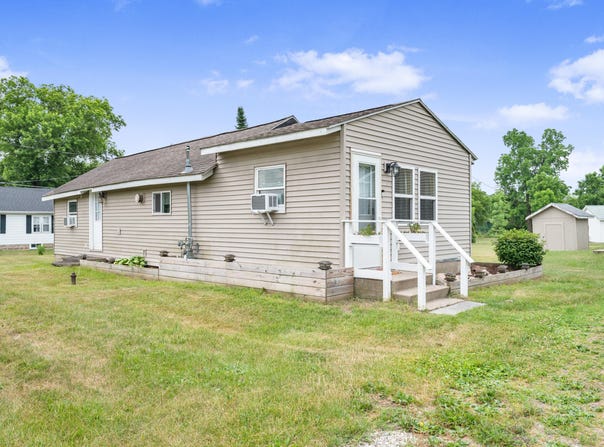 108 Bridge Street, Paris, MI 49338