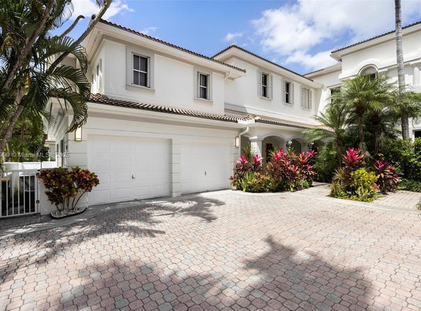 3707 NE 214th St, Aventura, FL 33180