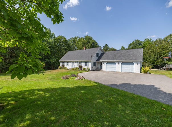 46 Eastern Drive, Wales, ME 04280
