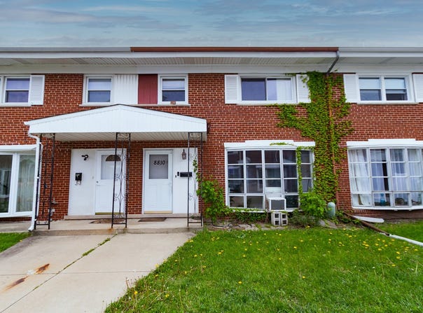 8810 Robin Drive, Des Plaines, IL 60016