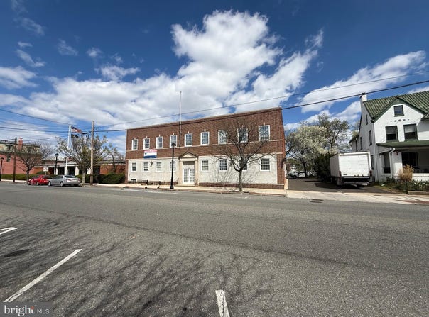 437 HIGH STREET, BURLINGTON, NJ 08016
