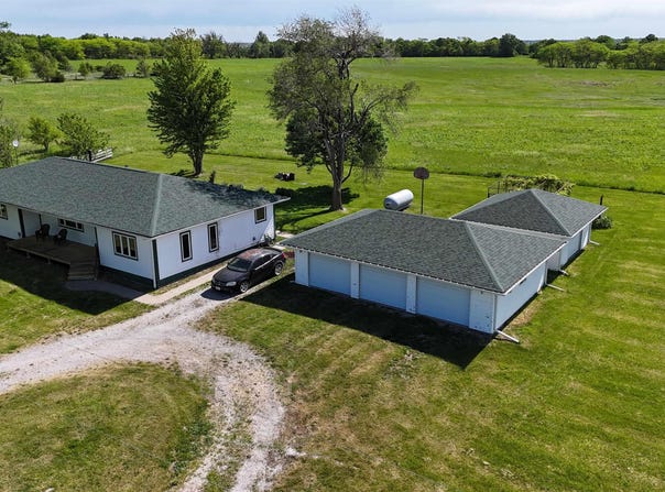 22590 482nd Street, Centerville, IA 52544
