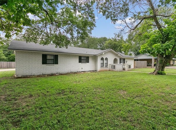 306 Adams Street, McGregor, TX 76657