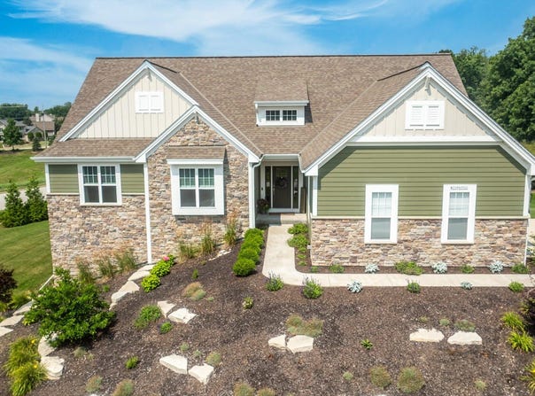 W239n7521 High Ridge Dr, Sussex, WI 53089