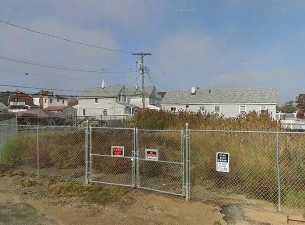 21 Bayview Avenue, Howard Beach, NY 11414