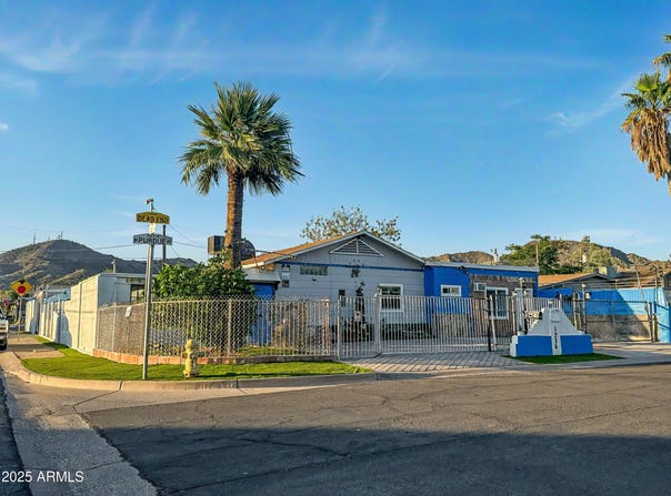 1226 W PURDUE Avenue, Phoenix, AZ 85021