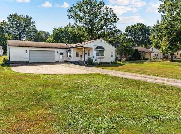 43 S Van Buren Avenue, Barberton, OH 44203
