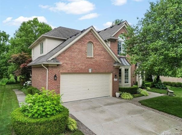 1688 Chase Drive, Rochester, MI 48307