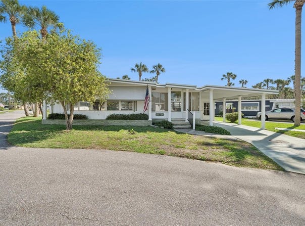 43 SABAL PALM CIRCLE, EUSTIS, FL 32726