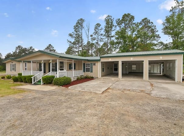 204 Pinecrest, Broxton, GA 31519