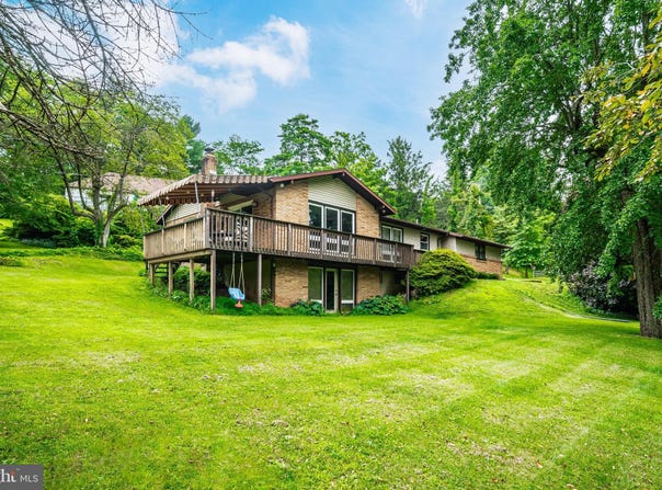 1403 BEVERLY HILLS ROAD, COOPERSBURG, PA 18036