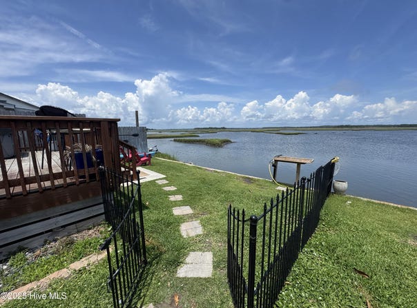 123 Cedar Point Boulevard, Cedar Point, NC 28584