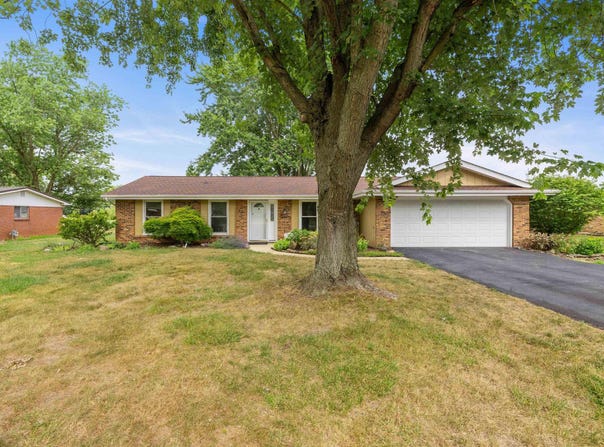 2016 Bradford Drive, Auburn, IN 46706-1052