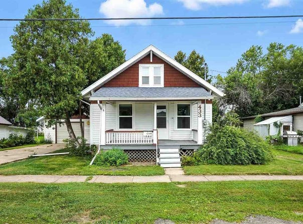 433 S 8th Ave, IA 52353