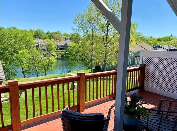 210 NE Bayview Drive, Lee's Summit, MO 64064