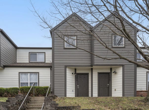 1447 E Oakwood Lane, Springfield, MO 65803