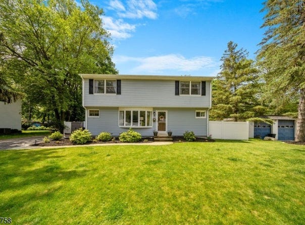 9 Wellesley Dr, Oakland Boro, NJ 07436-3416