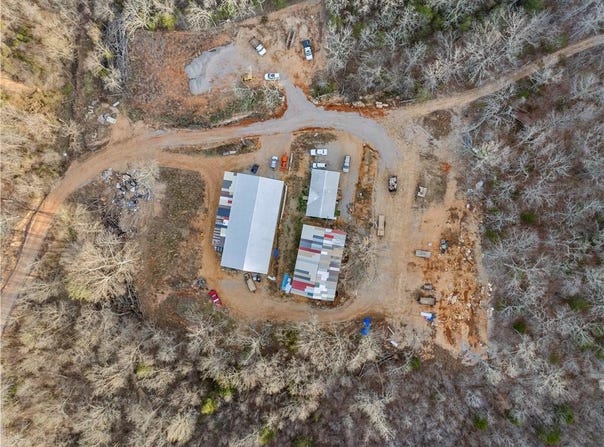 1401  E Coweta Falls  RD, Harrison, AR 72601