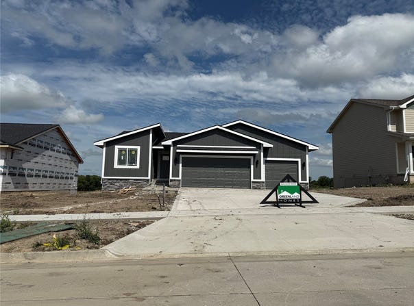 3285 NW Brookside Drive, Grimes, IA 50111
