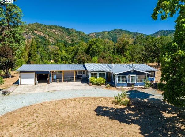 398 STANTON PARK RD, Myrtle Creek, OR 97457