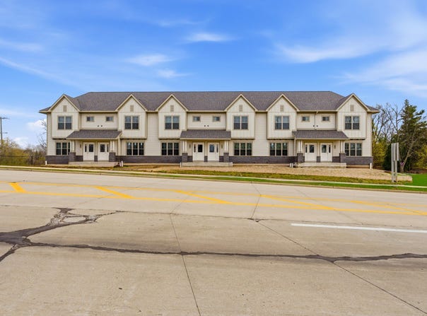 2131 E Howard Ave, Saint Francis, WI 53235