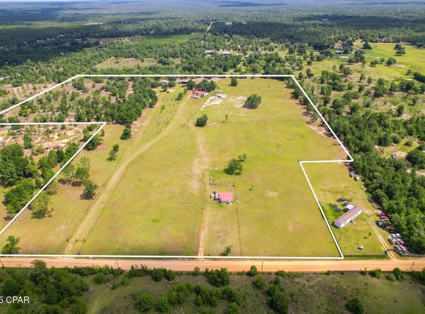 10201 Western Road, Fountain, FL 32438