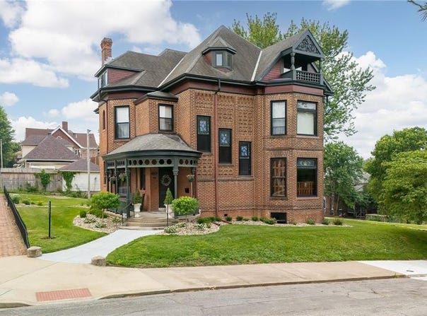 1328 Francis Street, St Joseph, MO 64501