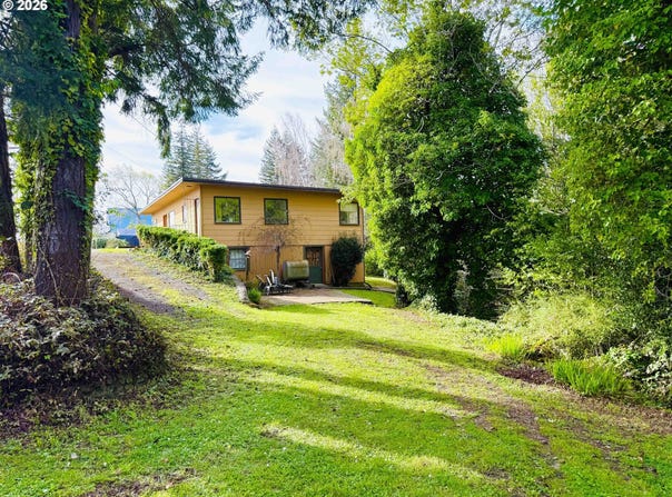510 E 4TH St, Coquille, OR 97423