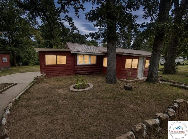 2715 SW Lowry Street, Osceola, MO 64776