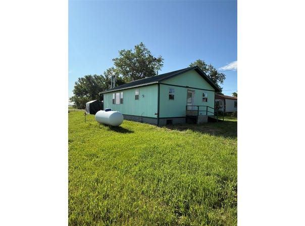 100 Stephens Street, Roy, MT 59471