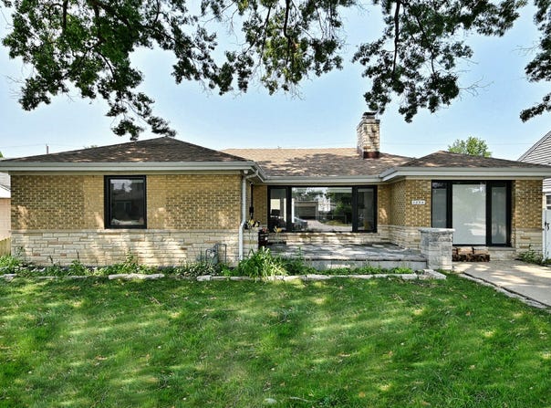 4944 Jarvis Avenue, Skokie, IL 60077
